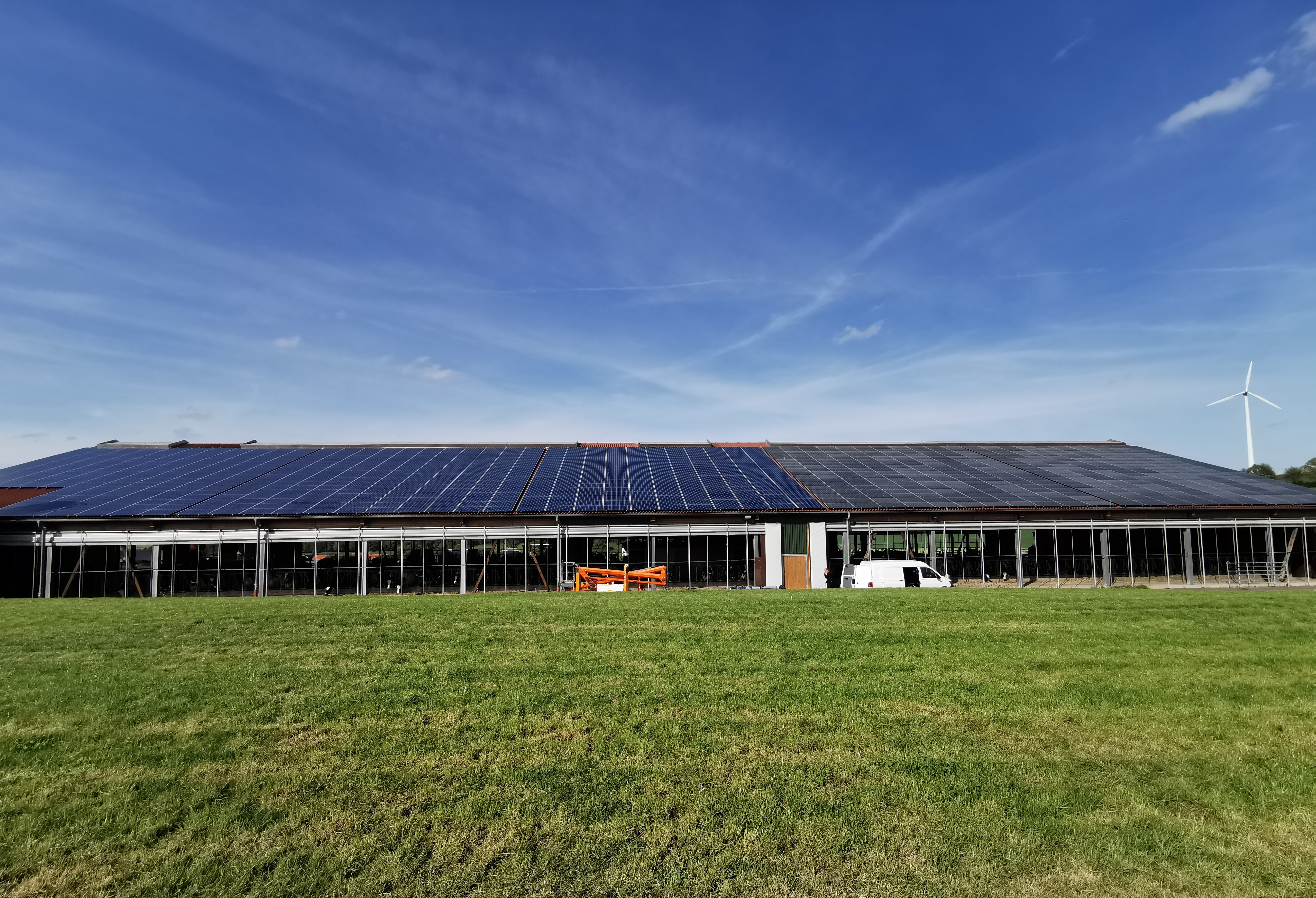 Gro&szlig;e PV-Anlage auf landwirtschaftlichem Betrieb