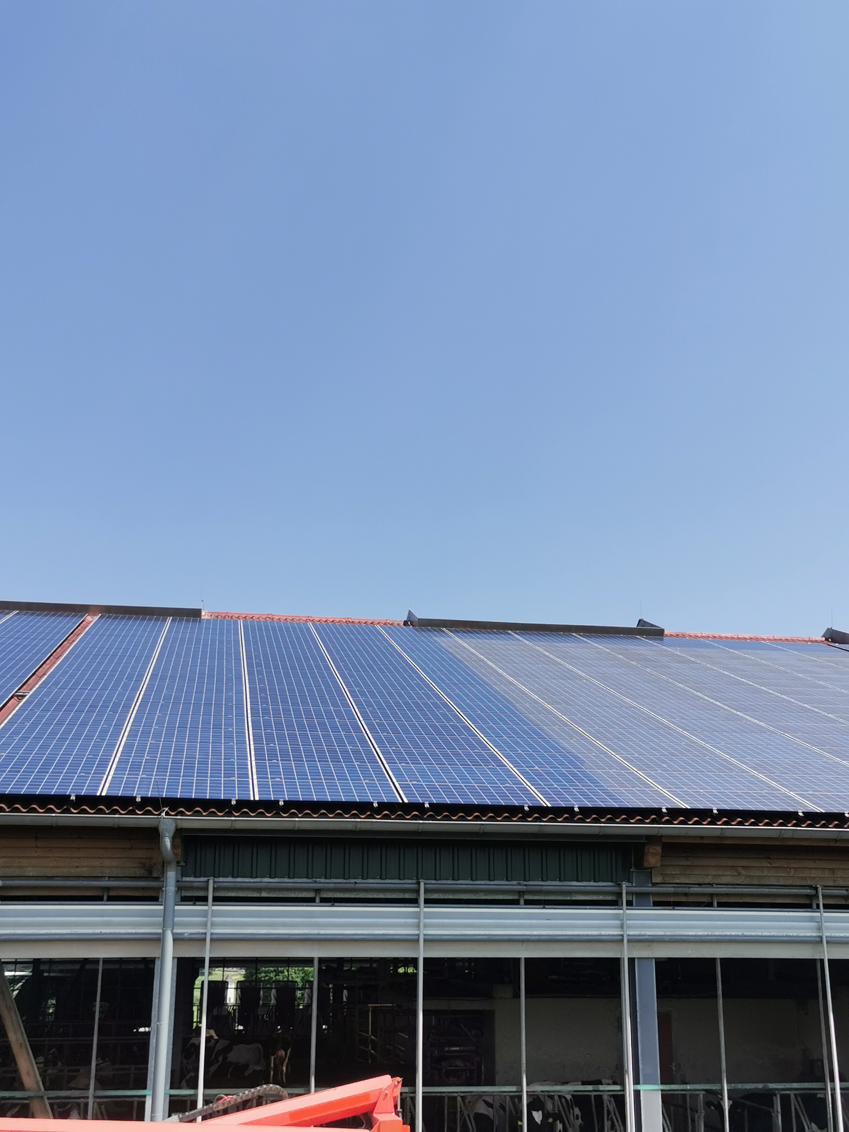 Vorher-Nachher Vergleich einer PV-Reinigung